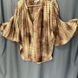 Jennifer Lopez blouse in reptile print in brown.